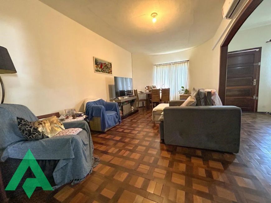 Ótima Casa com 4 dormitórios à venda, no Bairro Salto em Blumenau!