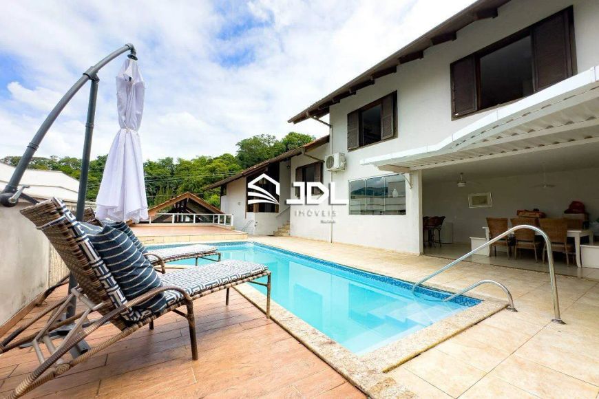 CASA A VENDA EM LOTEAMENTO COM SEGURANÇA 24H PROXIMO A VILA GERMANICA!