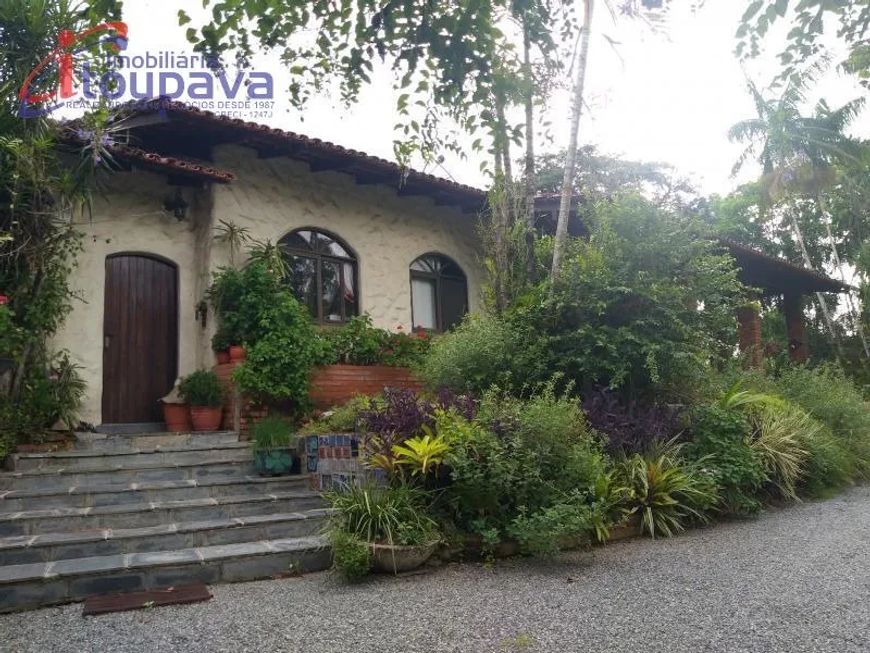 Casa para Venda em Blumenau, Badenfurt, 4 dormitórios, 3 suítes, 1 banheiro, 3 vagas