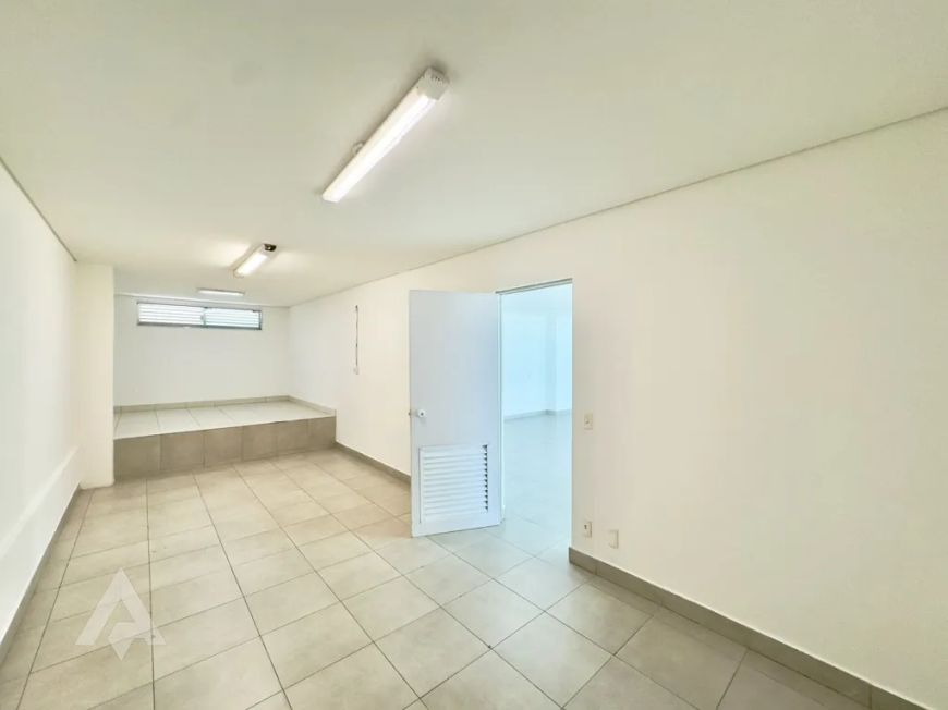 Loja térrea com 143m² para locação em excelente localização no bairro Itoupava Seca!