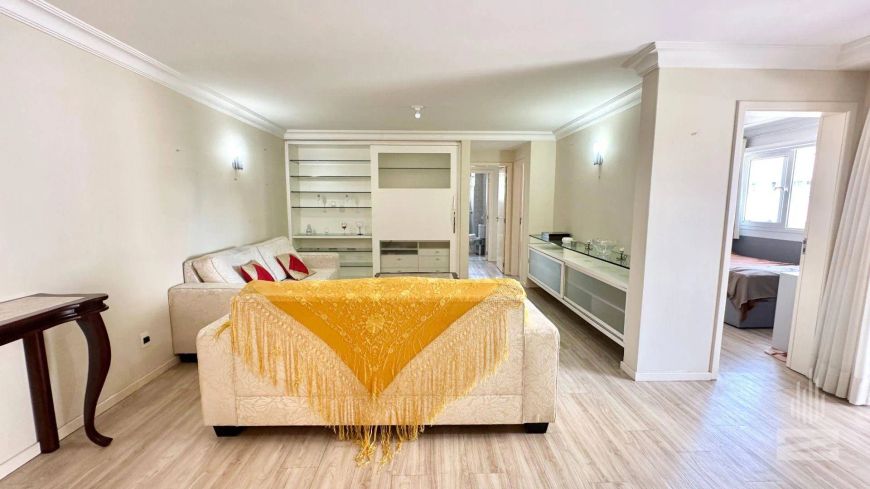Apartamento à Venda com 2 Dormitórios e Semimobiliado em Localização Privilegiada no bairro Velha em