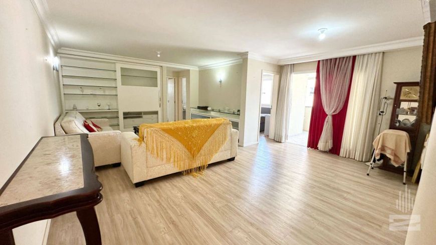Apartamento à Venda com 2 Dormitórios e Semimobiliado em Localização Privilegiada no bairro Velha em