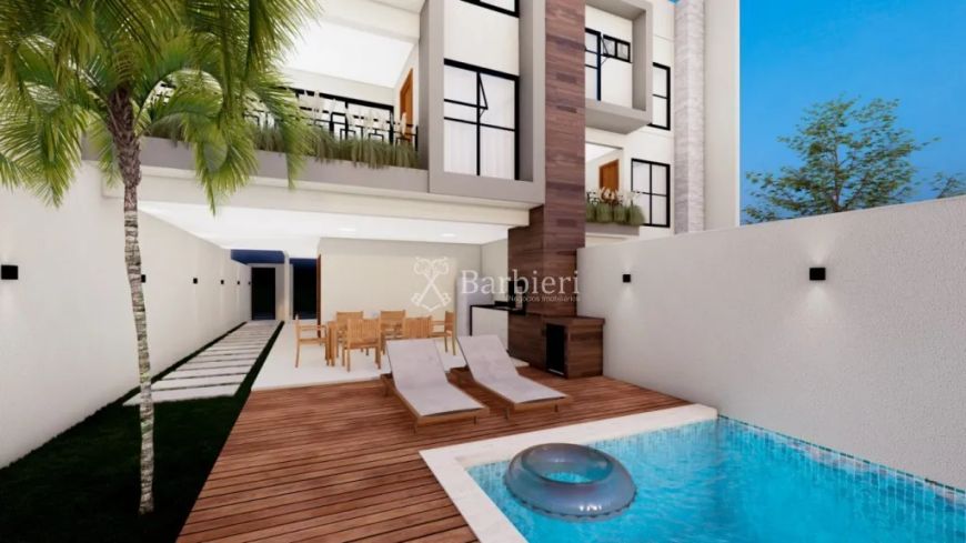 Casa triplex com 3 suítes e 4 vagas na garagem no bairro Escola Agrícola em Blumenau/SC