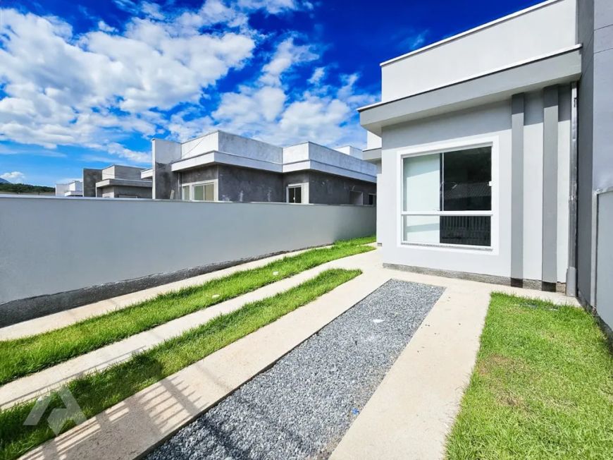 Casa à venda com 2 dormitórios, em loteamento no bairro Fortaleza Alta.