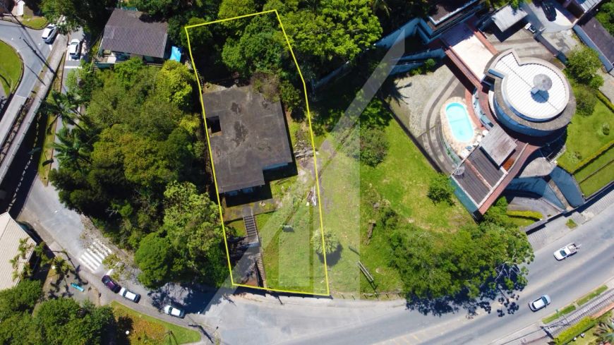 - ABELARDO IMÓVEIS - Excelente terreno no bairro Ponta Aguda com 1.117,42 m², sendo 17,50 metros de