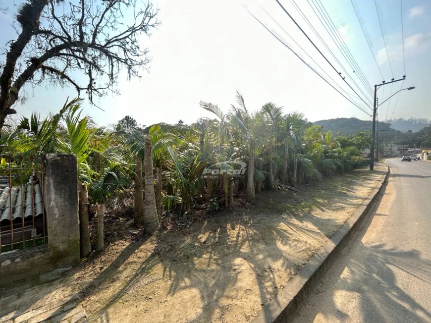 Excelente terreno com 1.100 matros quadrados de área total, no bairro Itoupava Central em Blumenau!