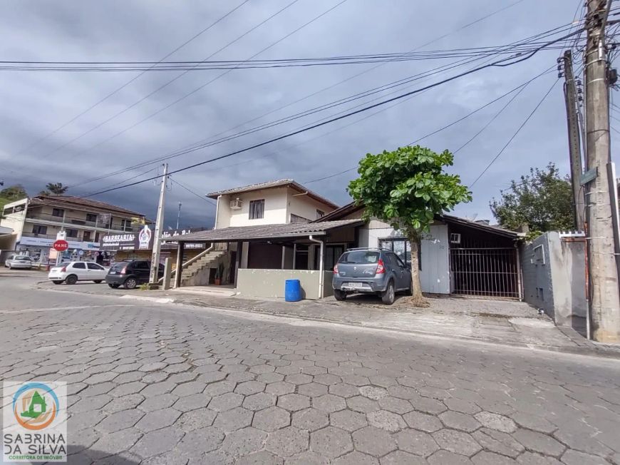 Investimento - Casa com Ponto Comercial e Quitinetes