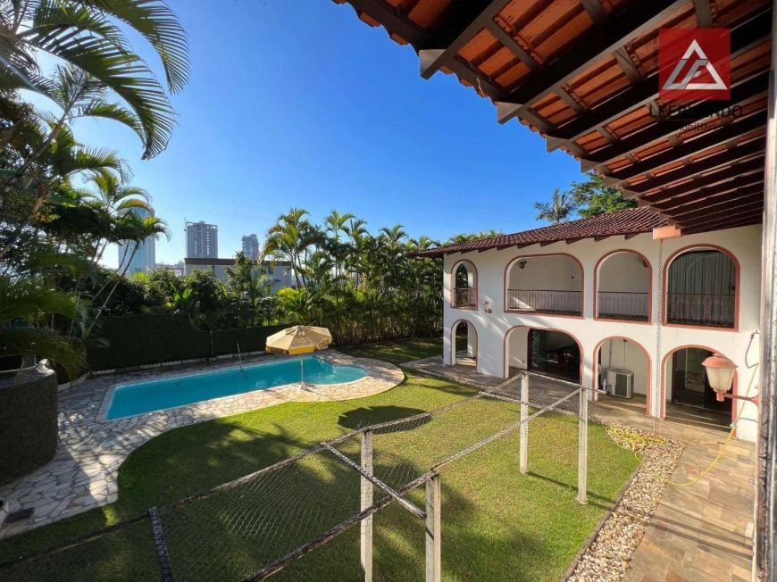 Casa com 4 suítes à venda, 740 m² por R$ 2.500.000 - Centro - Blumenau/SC