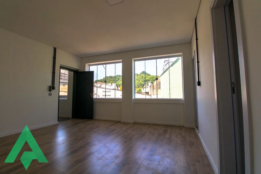 Excelente Sala Comercial para locação, no Centro de Blumenau!