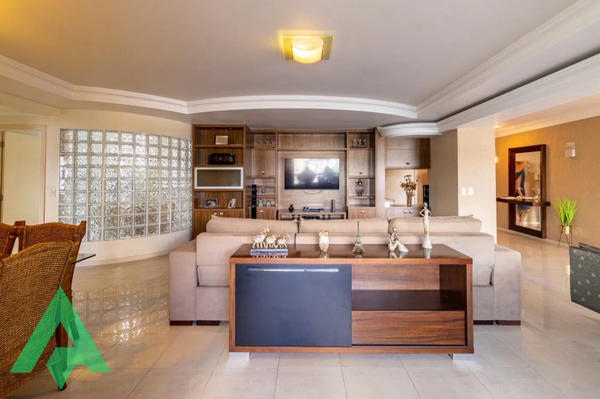 Amplo apartamento mobiliado à venda, no Bairro Victor Konder!