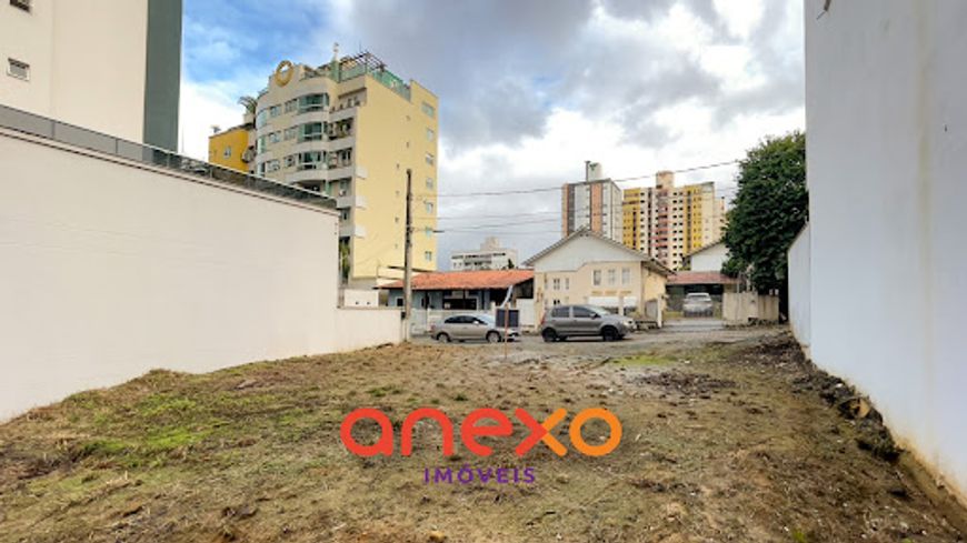 Terreno Espaçoso e Estratégico para Investimento!