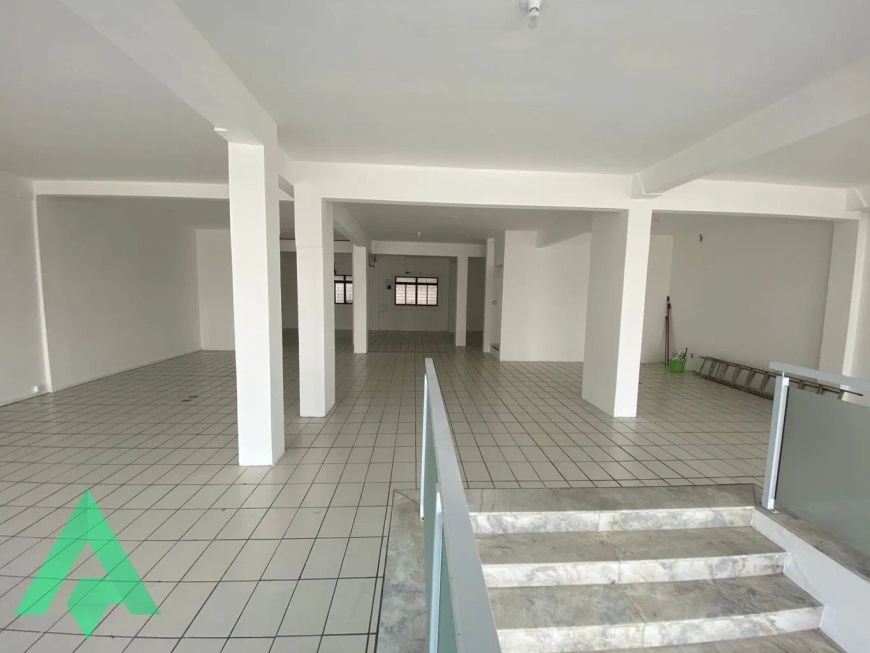 Excelente Loja Térrea, no Bairro Victor Konder!