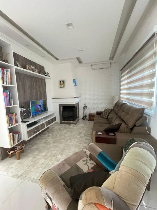 Sobrado encantador no Laranjal com 223 m², 3 dormitórios (2 suítes), 4 banheiros, piscina, espaço g