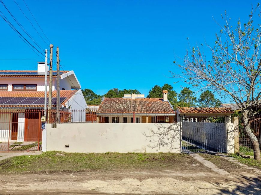 Casa para venda no Laranjal, Pelotas/RS: 2 dormitórios, 1 sala, 1 banheiro, 1 vaga de garagem, 100