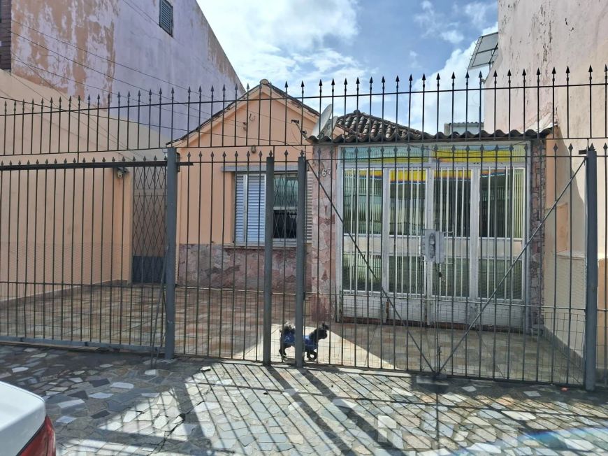 Casa 188 m² no Simões Lopes, 4 dorms, 3 salas, espaço gourmet, churrasqueira, pátio coletivo. Ideal