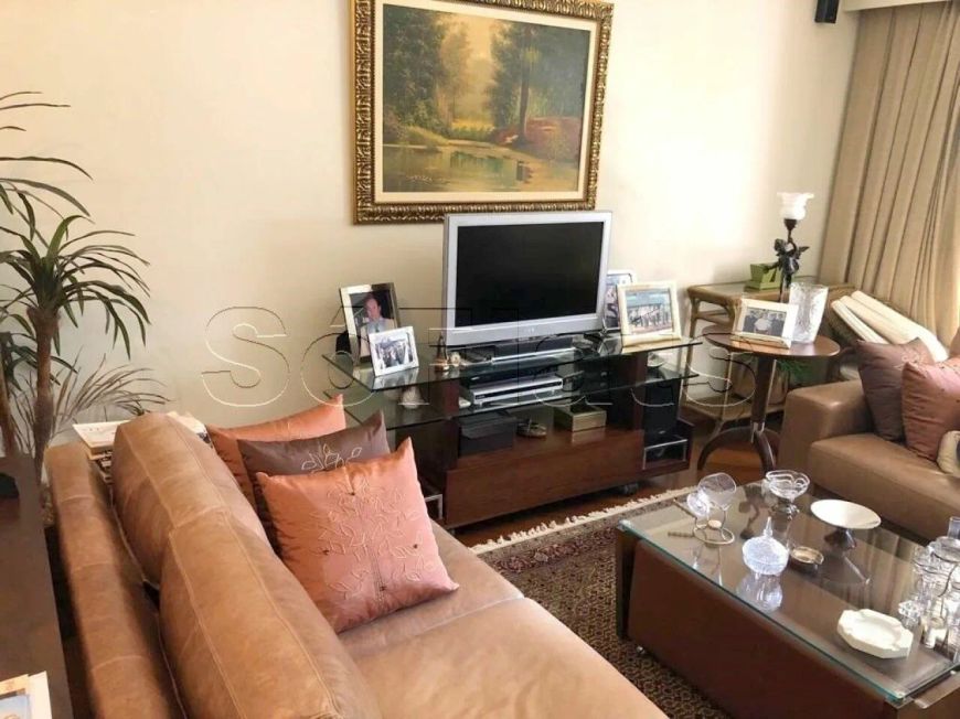 Em Moema, flat com 03 dorms, alto padrão, prox ao Shopping e Avenida Ibirapuera