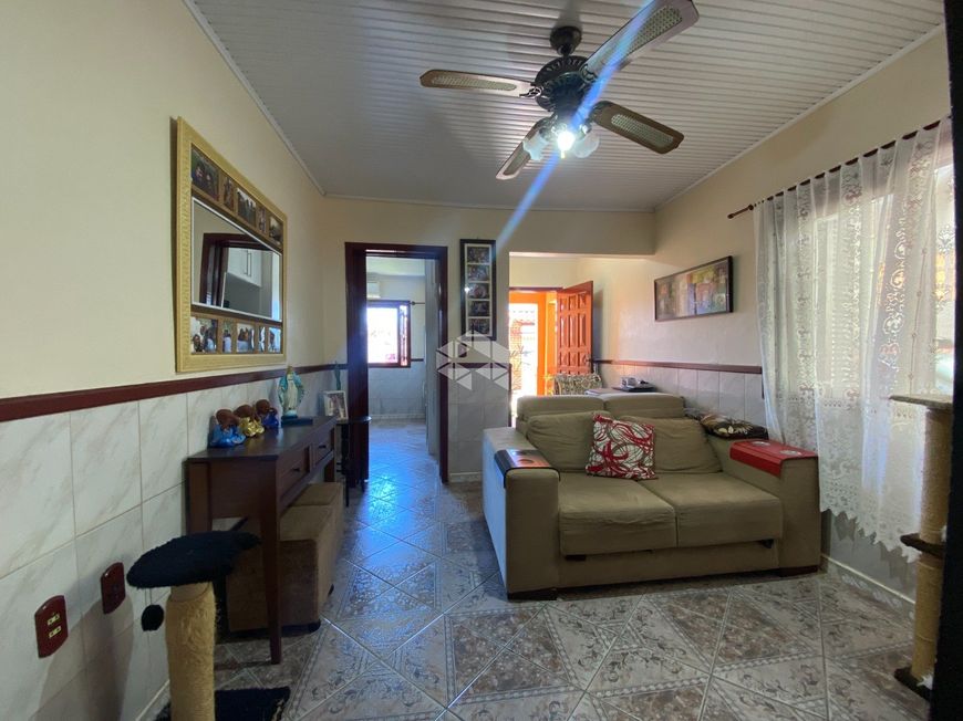 Casa plana com 4 dormitórios, sendo 01 suíte, Canoas/Bairro Niterói