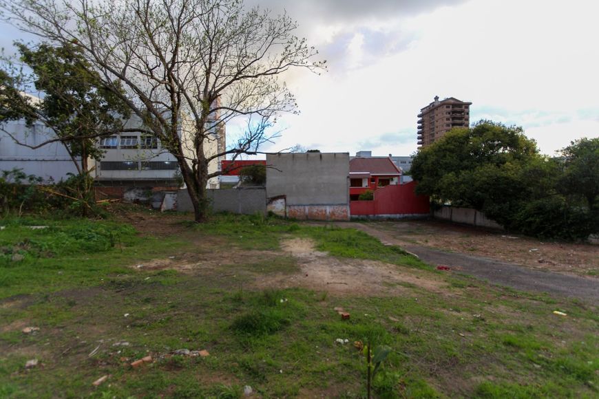 Terreno à Venda no bairro Centro com 1400m²