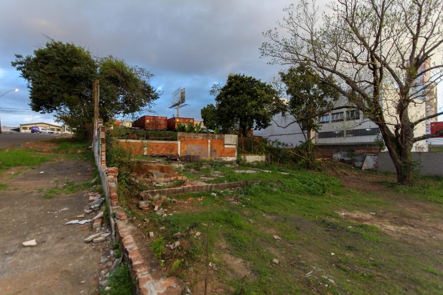 Terreno à Venda no bairro Centro com 1400m²