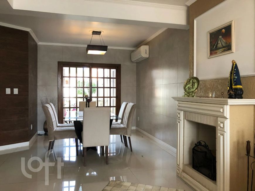 Casa à venda em Niterói com 489 m², 4 quartos, 1 suíte, 5 vagas