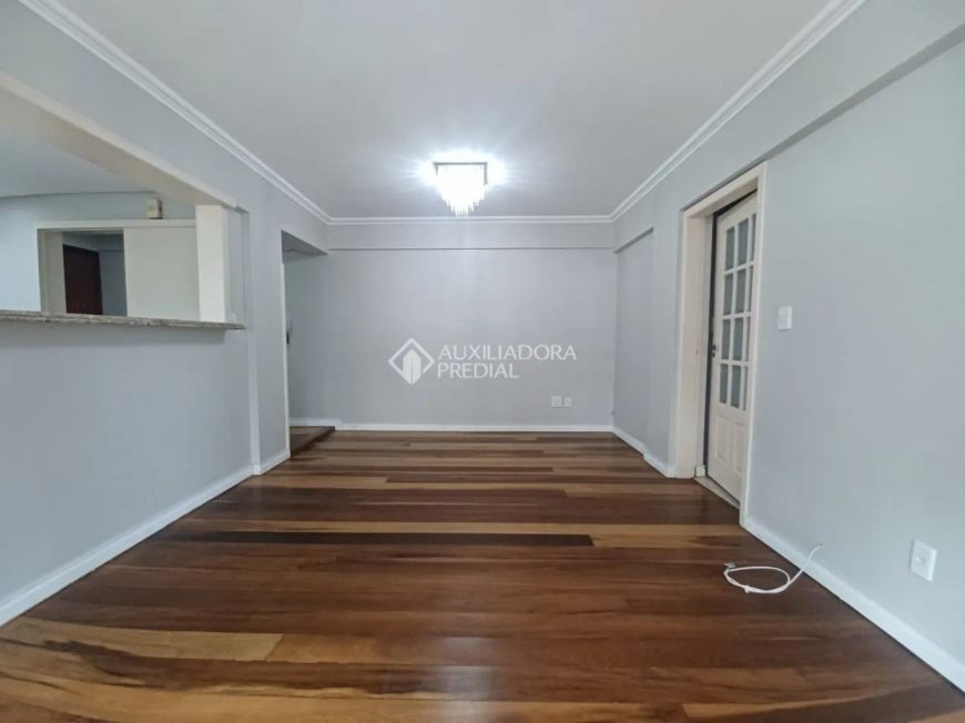 Imóvel para venda possui 93 metros quadrados com 2 quartos em Centro - Canoas - RS