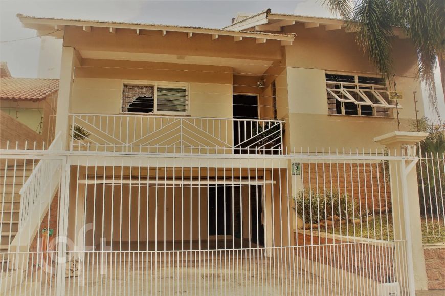 Casa à venda em São José com 175 m², 3 quartos, 1 suíte, 2 vagas