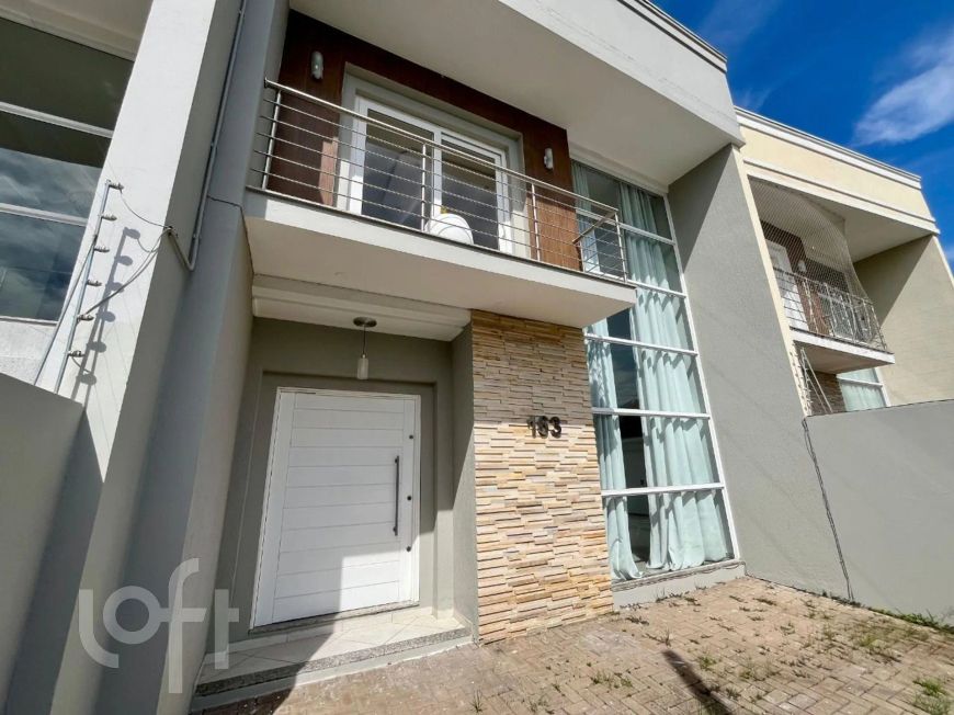 Casa com 3 dormitórios no bairro Estância Velhas em Canoas