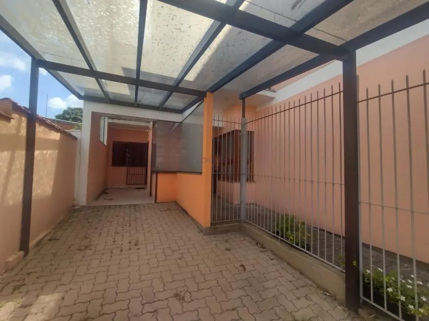 Casa 03 dormitórios - parte superior. REF: G4586