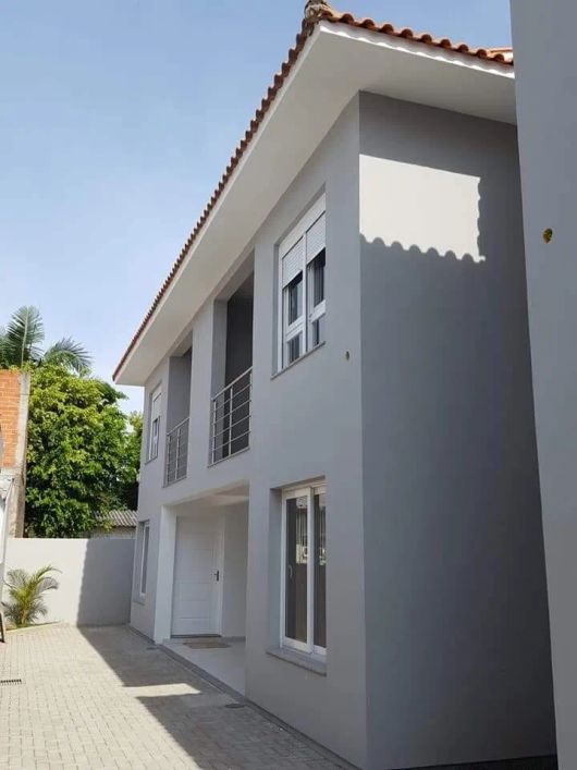 Sobrado com 02 dormitórios e sacada, no Centro de Canoas