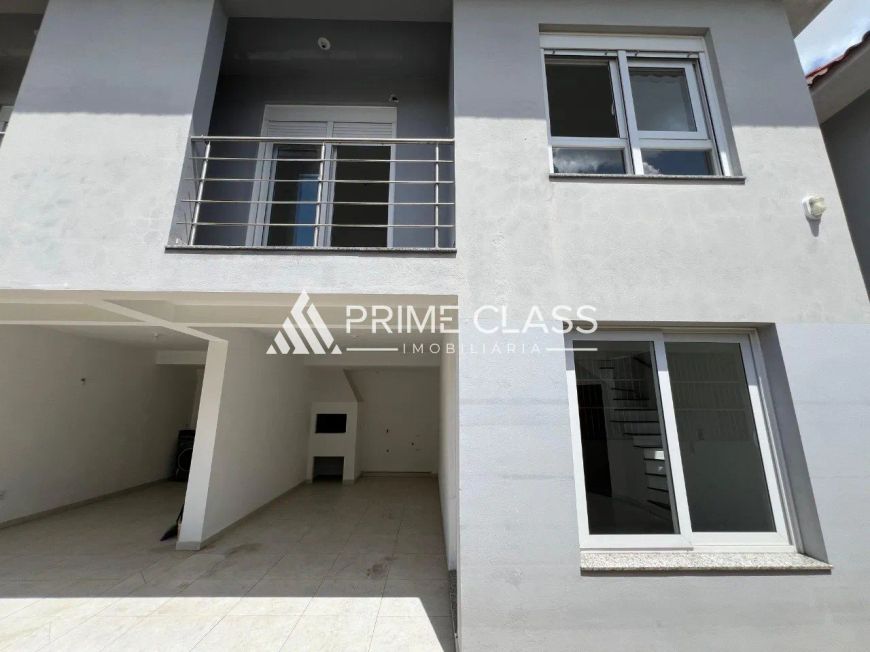 Sobrado com 2 Dormitórios, sendo 1 Suíte, 82m² - Bairro Centro