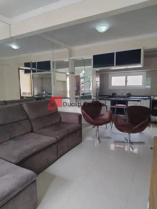 Casa em condomínio com 03 dormitórios