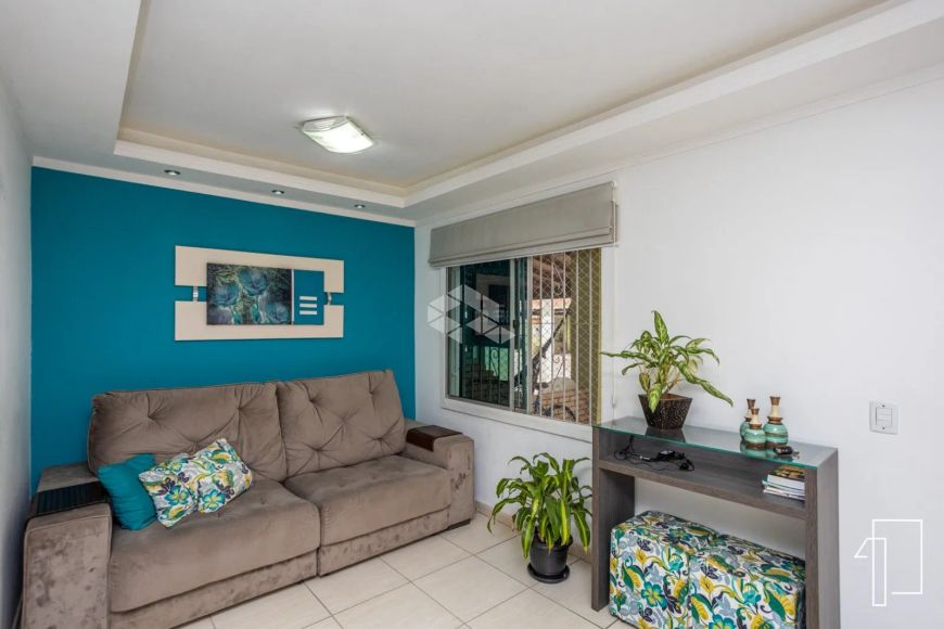 Casa em condomínio de 3 dormitórios, transformados em 2, com 2 banheiros, living integrado de sala e