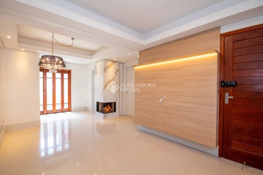 Excelente casa em condomínio fechado composta de 3 dormitórios
