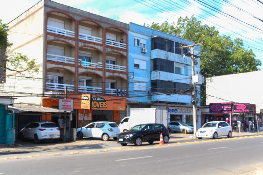 Prédio à Venda no bairro Mathias Velho com 200m²