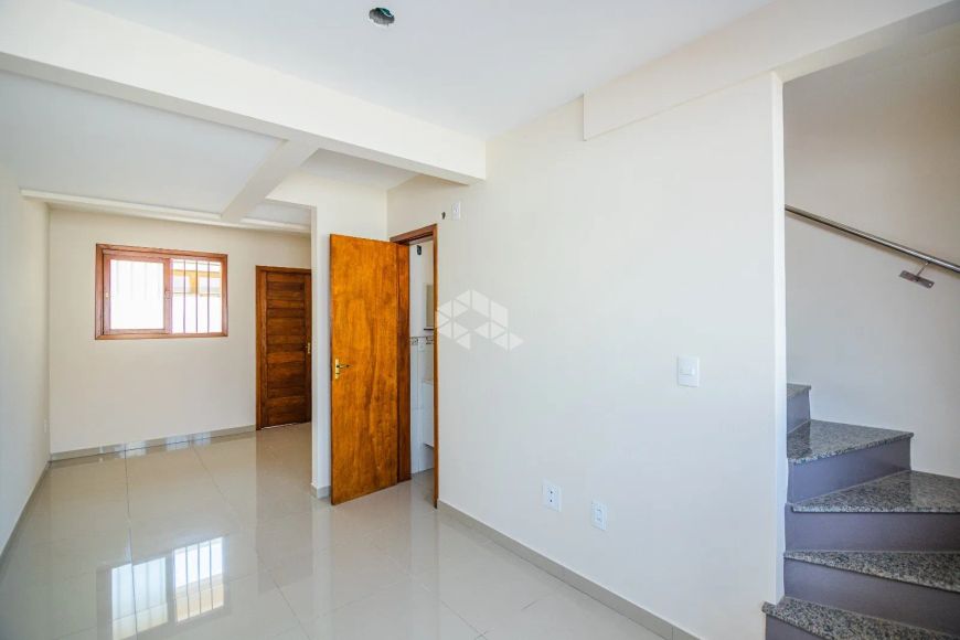 Sobrado á venda, 3 quartos/ dormitórios, 1 suíte, 2 vagas/box fechado, 3 banheiros. Bairro São José