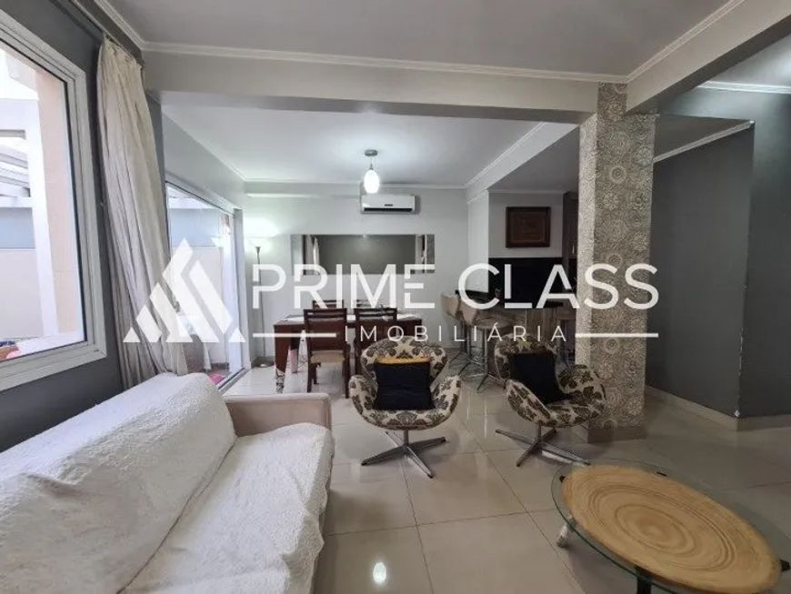 Casa em Condomínio com 3 Dormitórios sendo 1 suíte, cozinha , churrasqueira e pátio, 2 vagas . Á ven