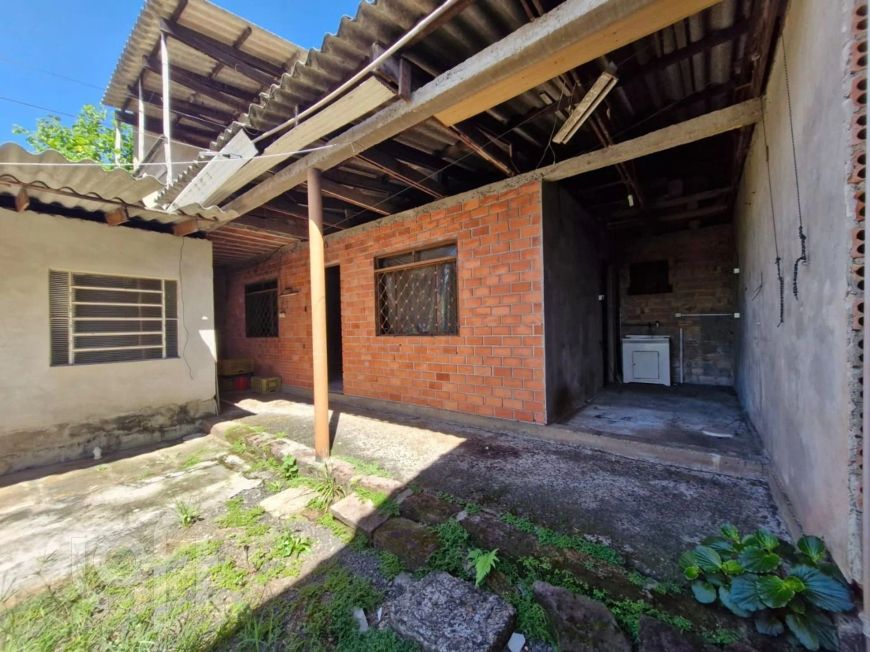 Casa à venda em Guajuviras com 177 m², 2 quartos