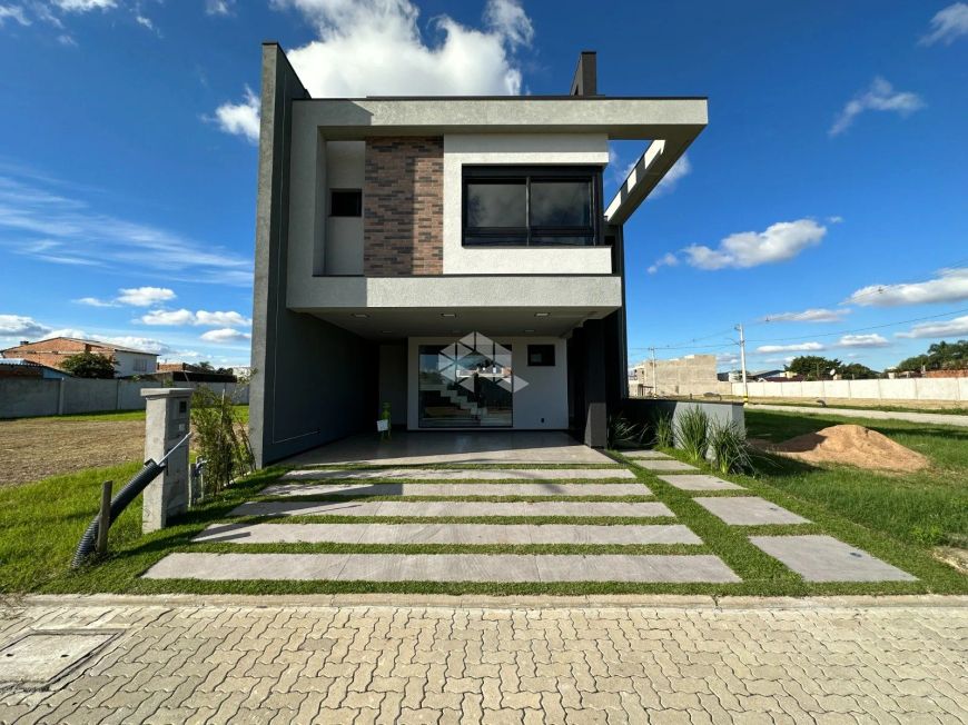 Sobrado em Condomínio com 03 suítes, 177 m ² construído, bairro Rio Branco