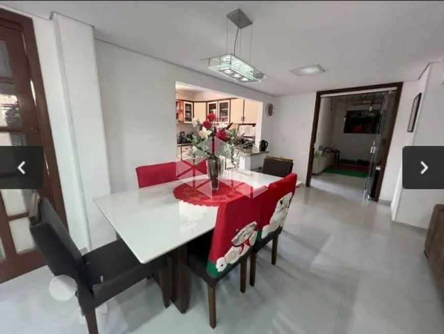 Casa Sobrado com 6 Dormitórios sendo 2 suítes com closet, pátio com piscina. A venda no Bairro Igara