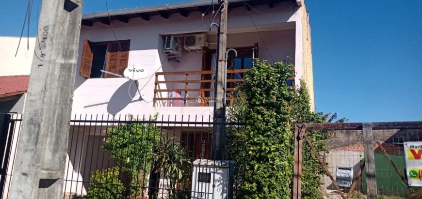 Casa sobrado com sacada 3 (três) quartos 2 (duas) vagas garagem fechada