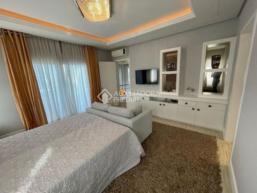 CASA EM CONDOMÍNIO ALTO PADRÃO