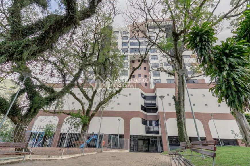 SALAS COMERCIAIS EM EDIFÍCIO NOVO