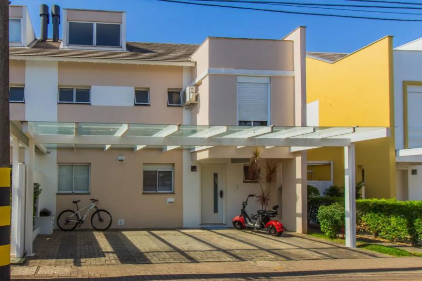 Sobrado no Condomínio Privilege House com 4 Quartos no bairro Moinhos de Vento, em Canoas. REF: G483