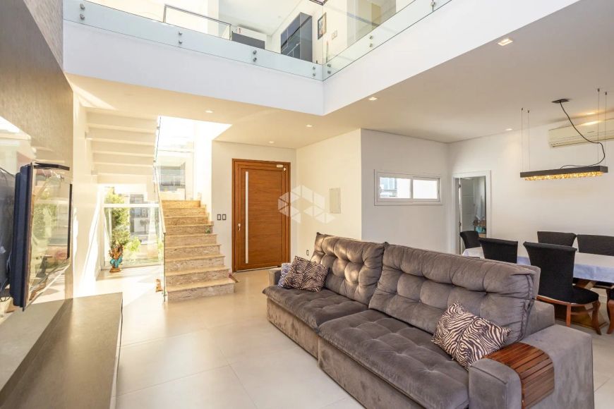 Casa/Sobrado 3 dormitórios, 1 suíte, com 200m2, piscina, área gourmet, no Mont Serrat em Canoas. Ace