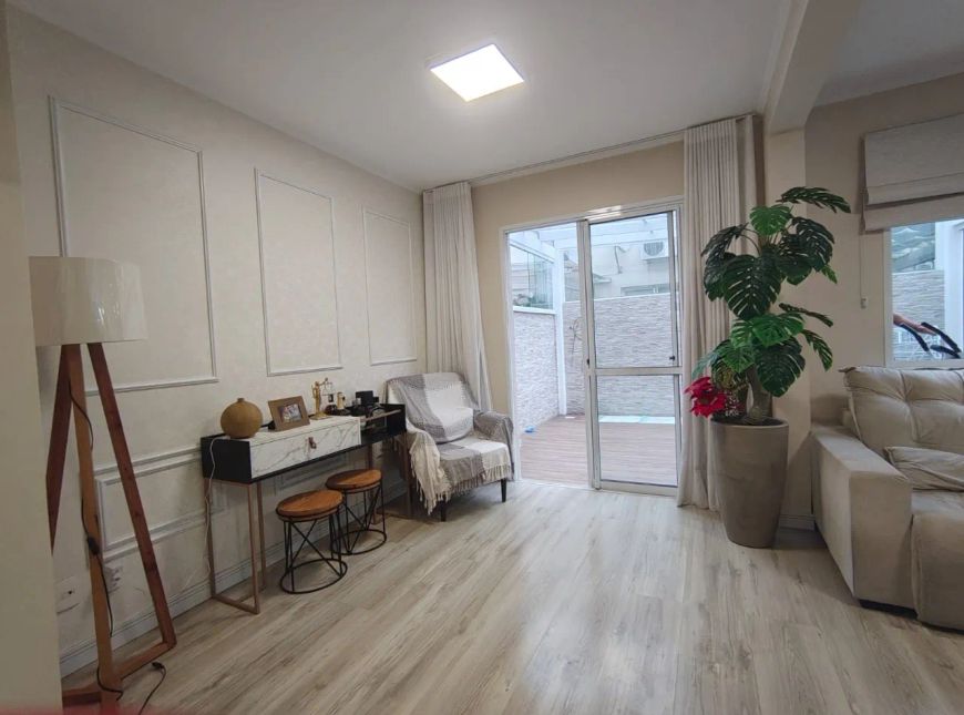 Casa em condomínio 4 dormitórios, 2 suítes e sotão, no Privillege