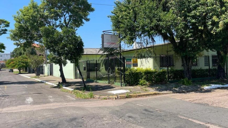 Área com aproximadamente 680m2 à venda
