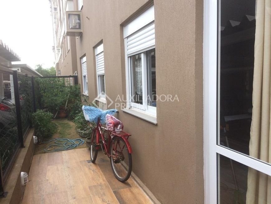 Apartamento semimobiliado no térreo e com pátio próximo ao Park Shopping Canoas