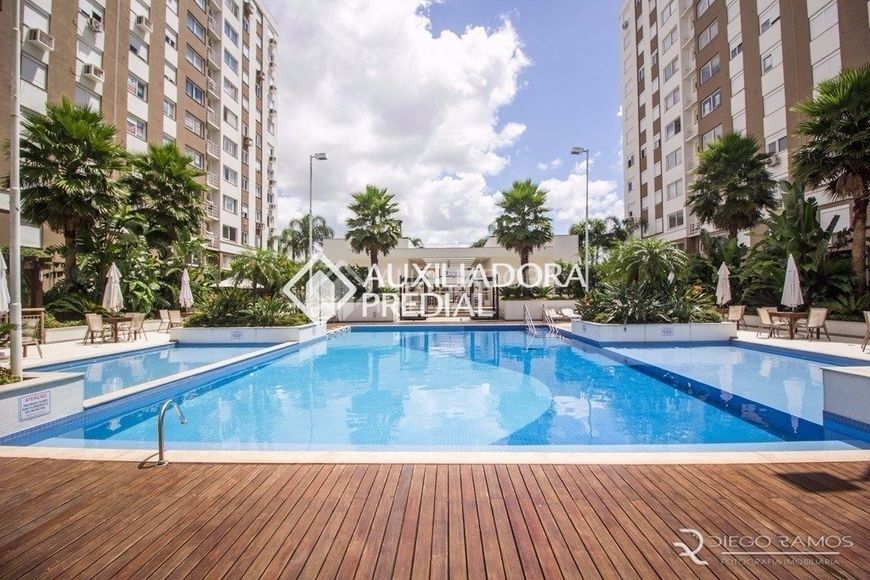 Apartamento semimobiliado no térreo e com pátio próximo ao Park Shopping Canoas
