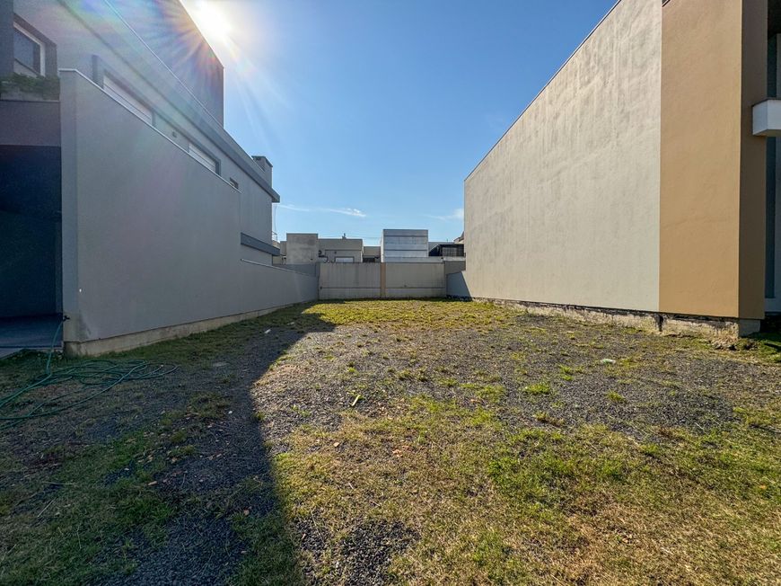Terreno a venda no bairro Igara com 230m²