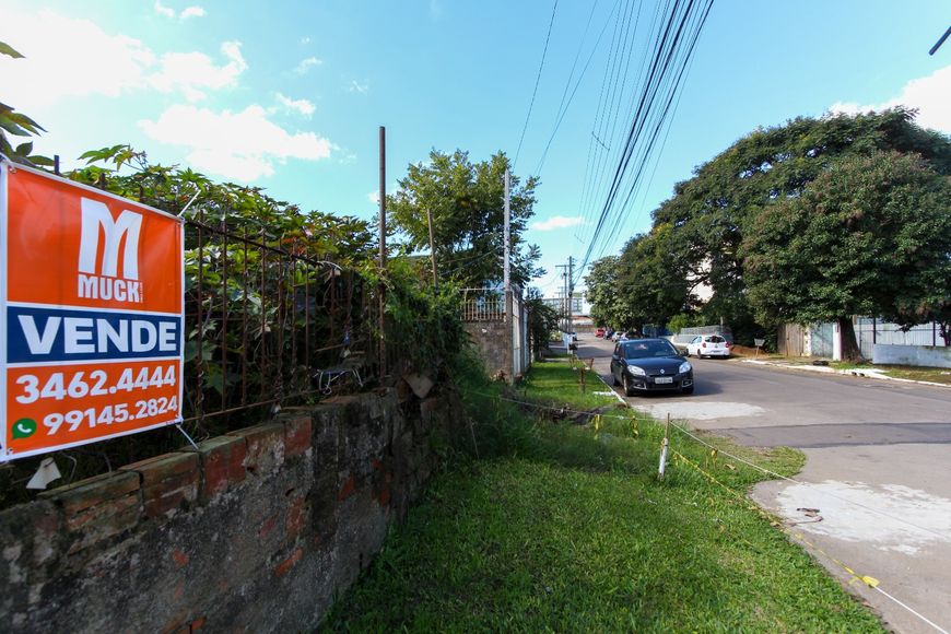 Terreno à Venda no bairro Mathias Velho com 374m²